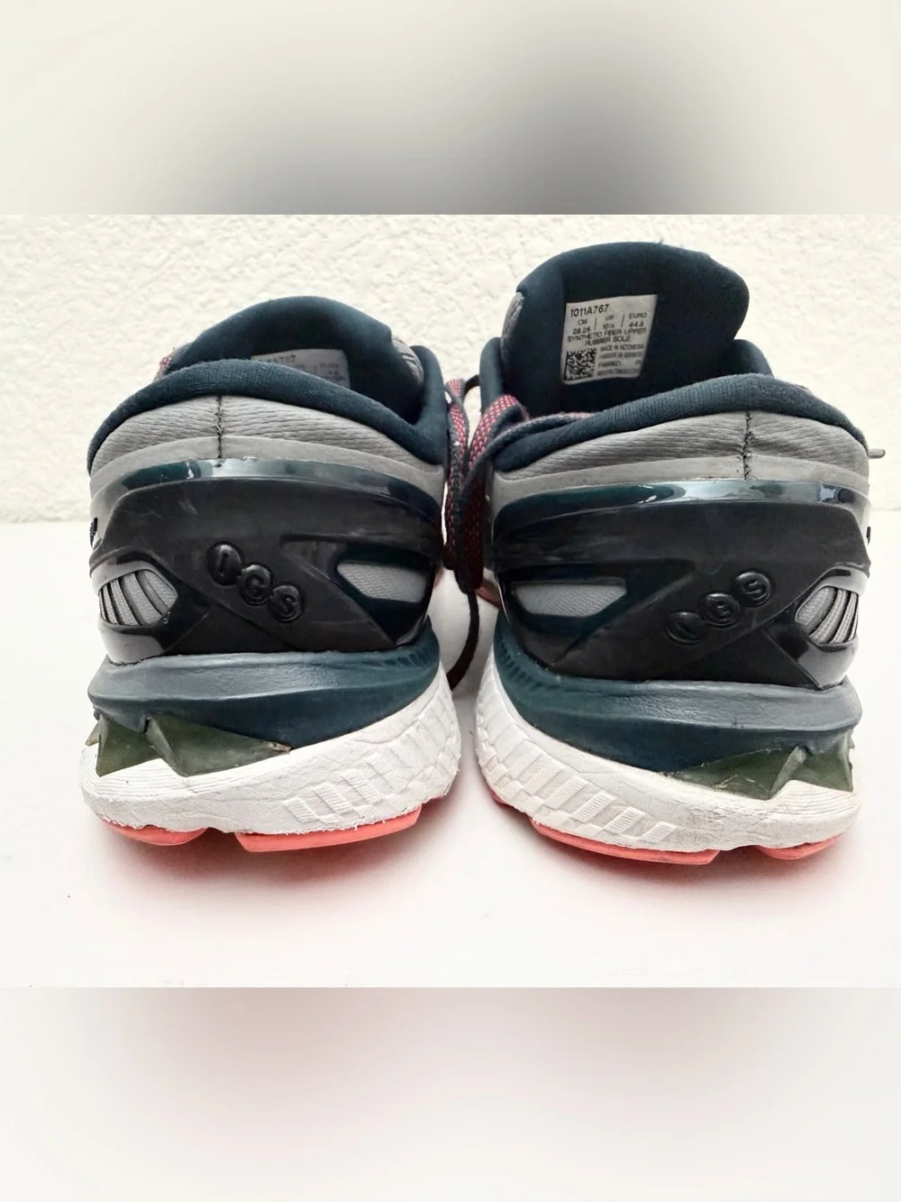 ASICS GEL Kayano 27 Men's Gray Running Shoes Size 10.5 Good Preowned Condition